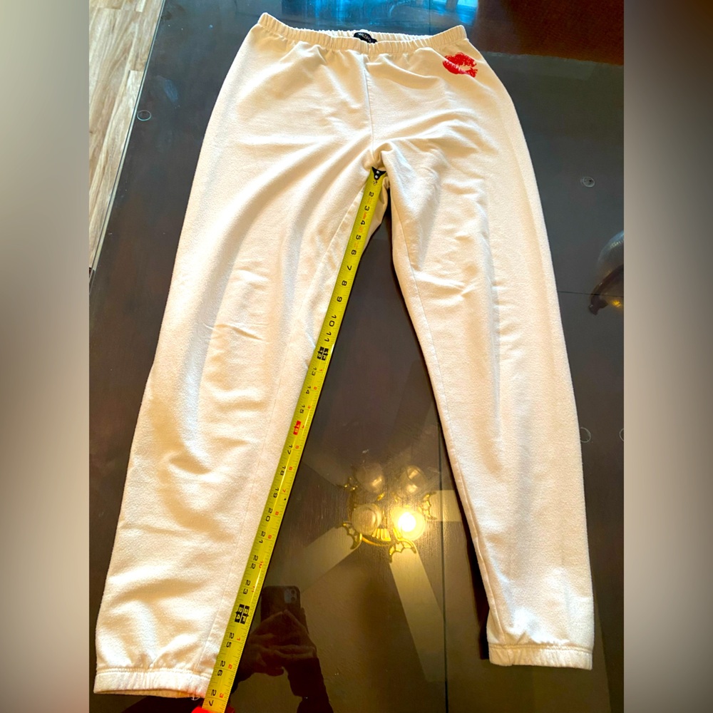 WILDFOX Off White Jogger Pants with Red Lips Logo Sz M